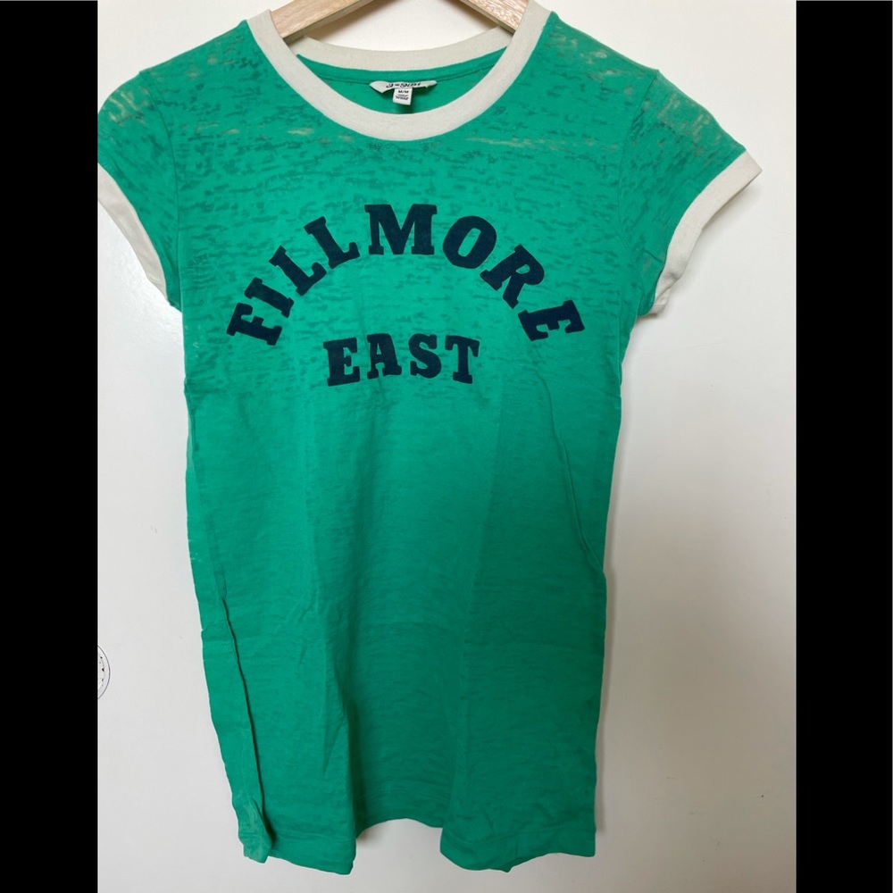 Cute forever 21 tee!